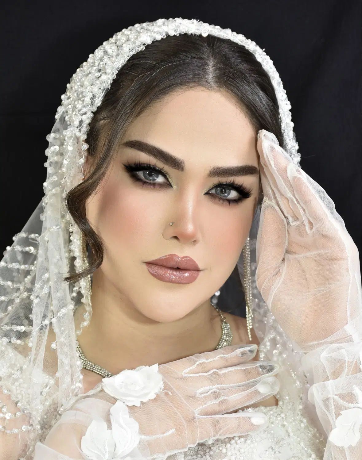 خدمات میکاپ وشنیون|خدمات آرایشگری و زیبایی|رشت, گلسار|دیوار