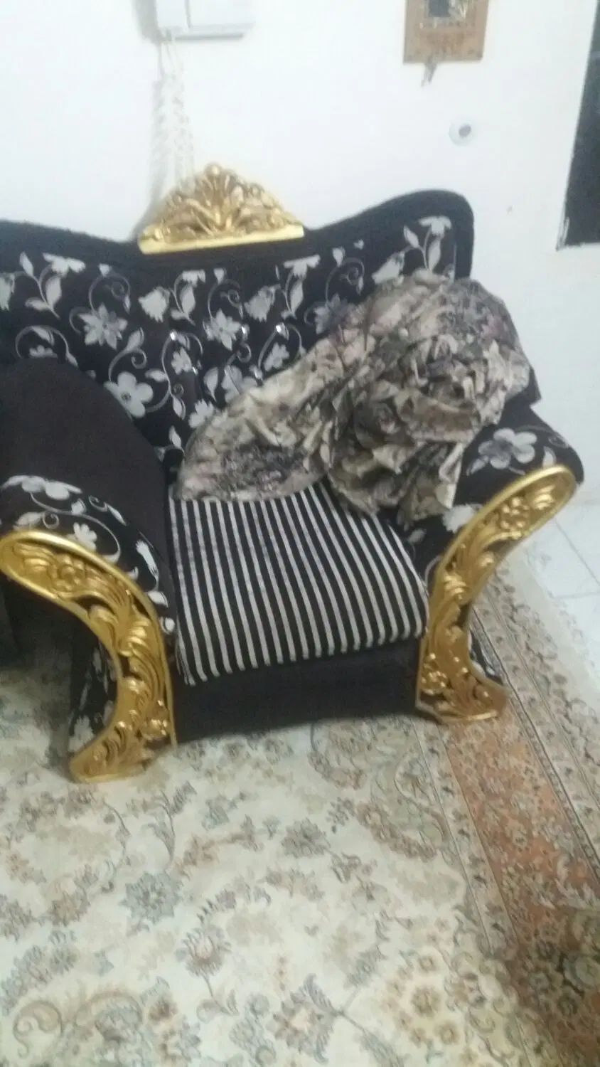 مبل ۴ نفره|مبلمان خانگی و میز عسلی|مشهد, گاز|دیوار