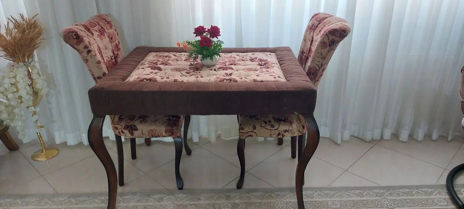 میزناهارخوری۴نفره، یا دو نفره، برج ایفل بزرگ ۲متری|میز و صندلی غذاخوری|مشهد, هنرور|دیوار