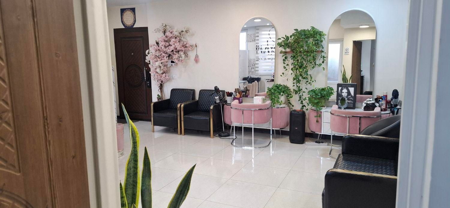 اجاره میز ناخن و تخت مژه|اجارهٔ دفتر کار، اتاق اداری، مطب|تهران, کرمان|دیوار