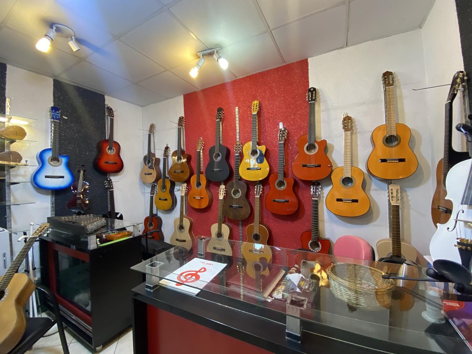 گیتار تایید استاد مدل A|گیتار، بیس، امپلیفایر|کرج, حسینآباد|دیوار