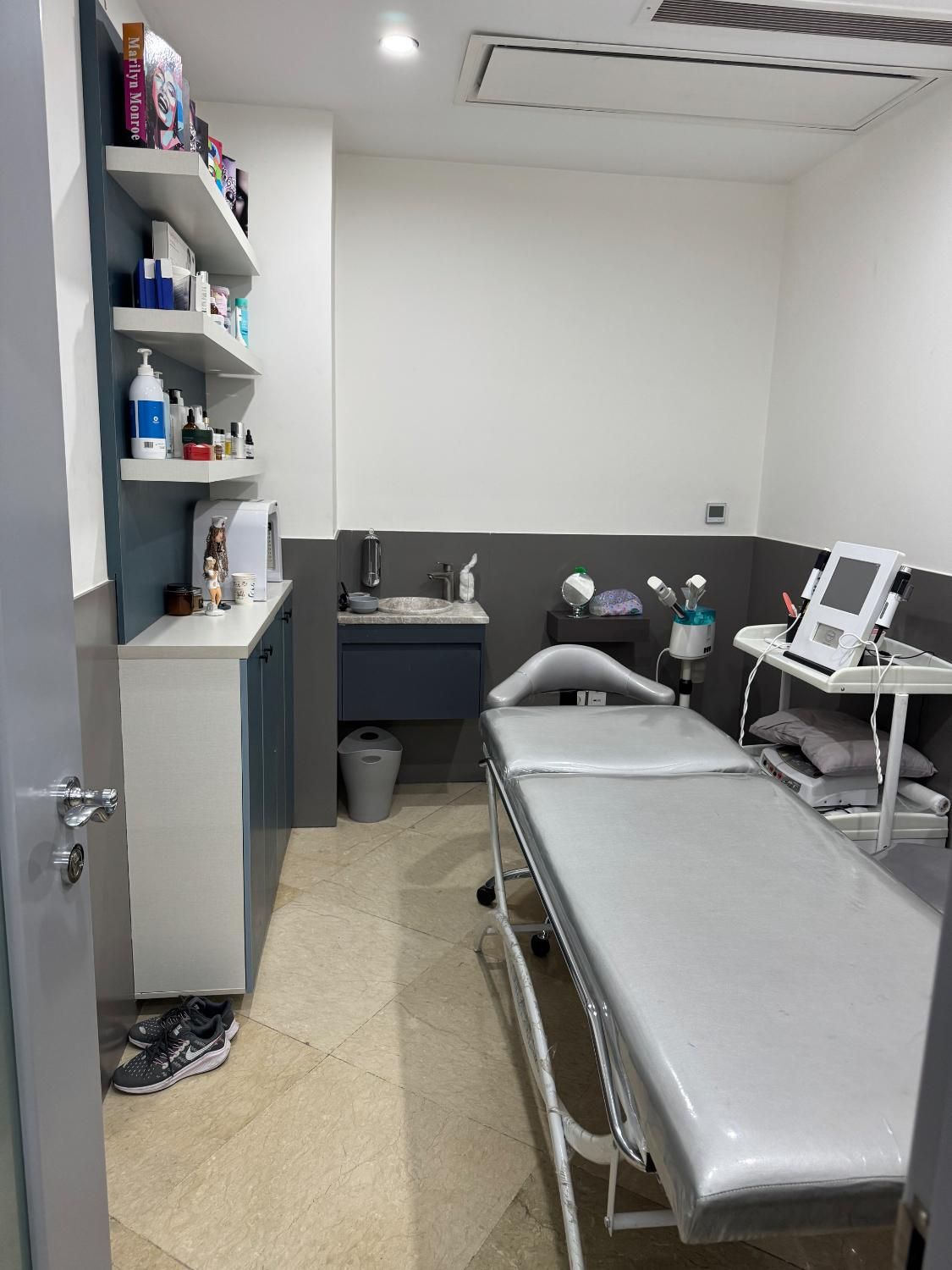 اجاره اتاق فیشیال در کلینیک زیبایی|اجارهٔ دفتر کار، اتاق اداری، مطب|تهران, حکمت|دیوار