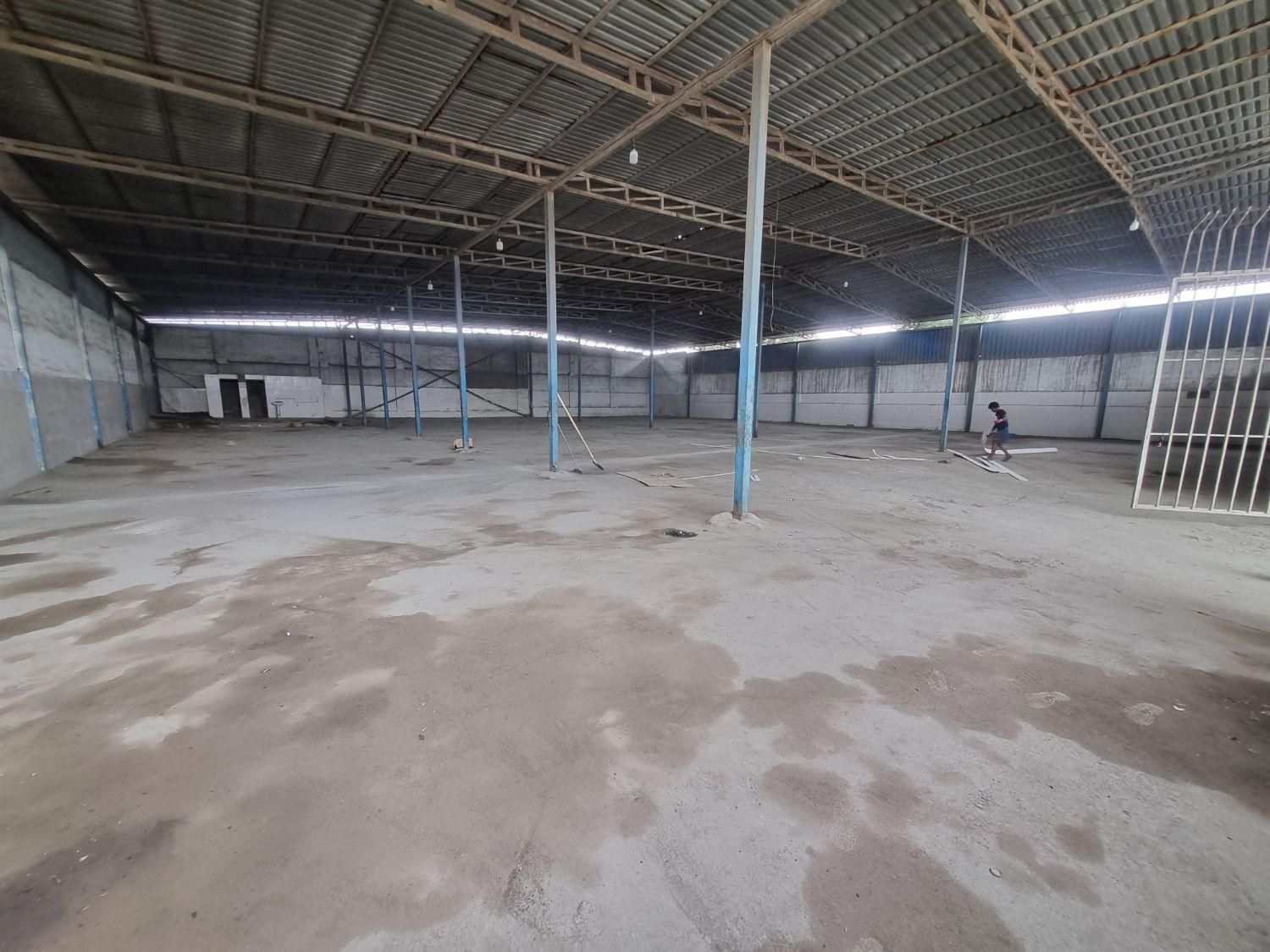 سوله انبار ۱۳۰۰ متری در بندرعباس|اجارهٔ دفتر صنعتی، کشاورزی، تجاری|بندرعباس, |دیوار