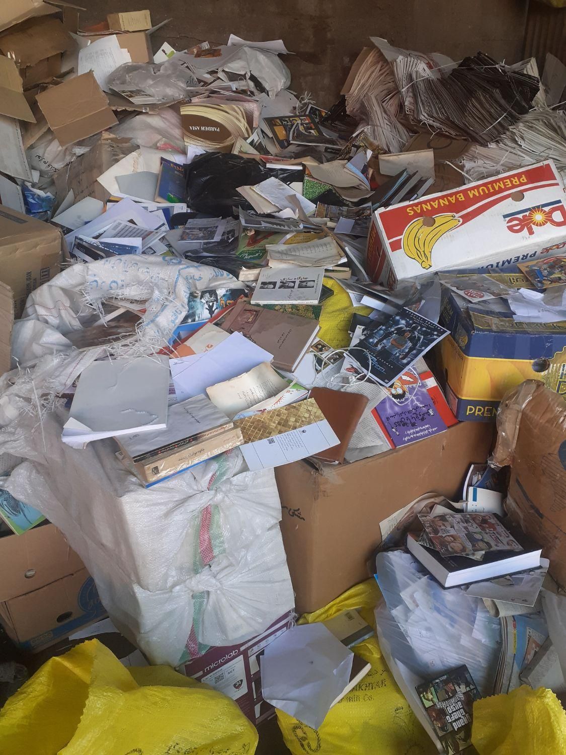 خرید و فروش کاغذ باطله کتاب زینک ضایعات آهن|عمدهفروشی|تهران, گلستان (شهرک راه آهن)|دیوار