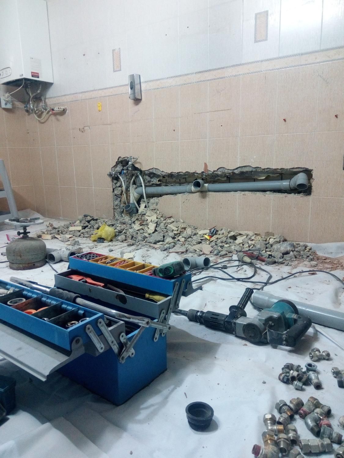 نصاب شیر آلات لوله کشی آب وفاضلاب تعمیرات وبازسازی|خدمات پیشه و مهارت|شیراز, زرهی|دیوار