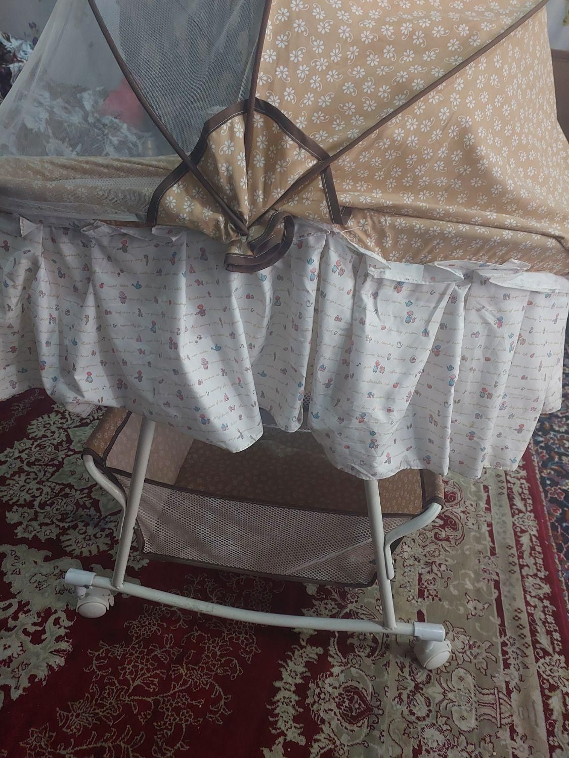 گهواره موزیکال|تخت و سرویس خواب|نور, |دیوار