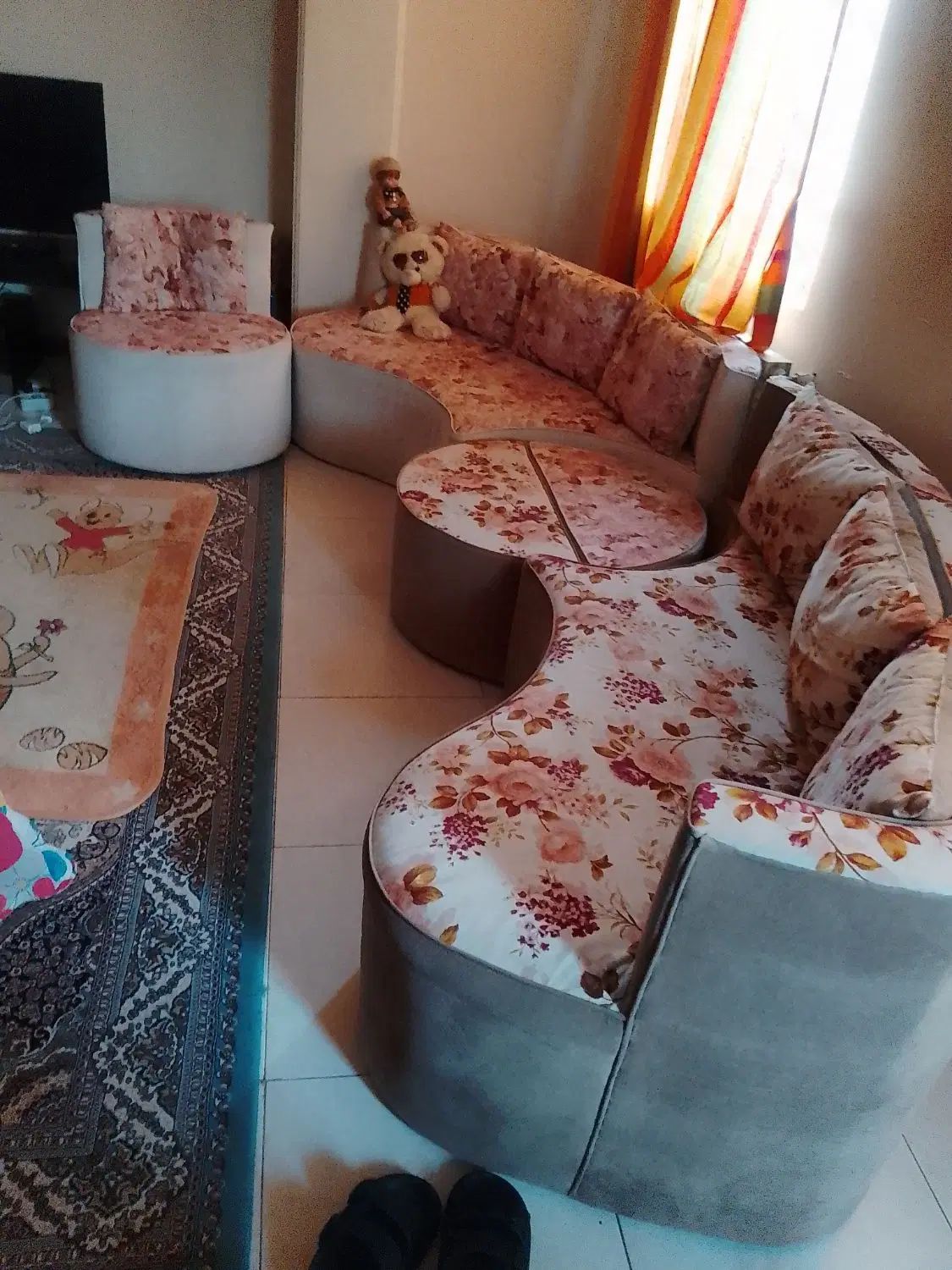 مبل راحتی نیم دایره ومیزعسلی۳ماهه خریدم  تمیزسالم|مبلمان خانگی و میز عسلی|بومهن, |دیوار