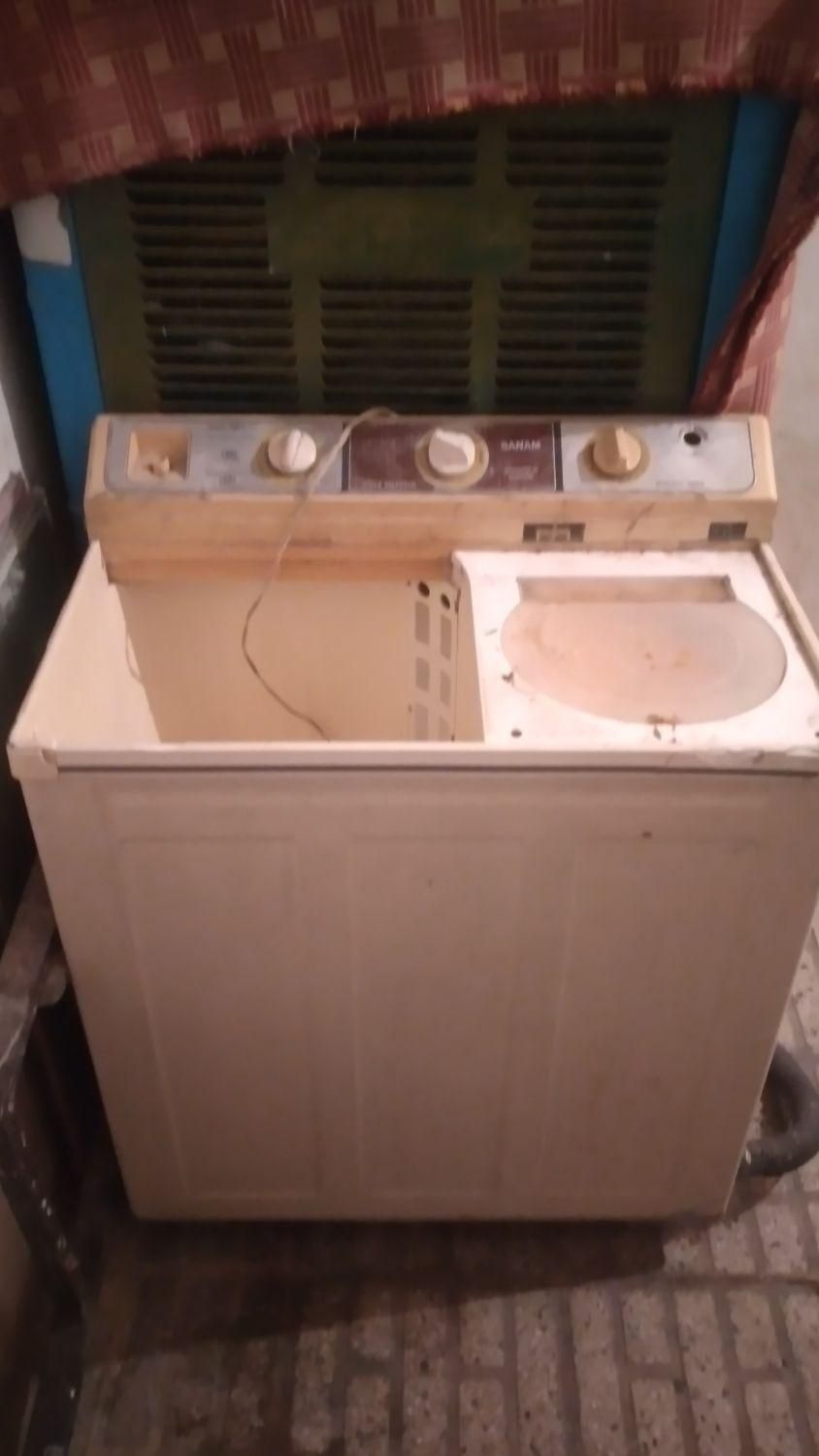 یک عدد ماشین لباس شویی|ماشین لباسشویی و خشک‌کن لباس|بروجرد, |دیوار