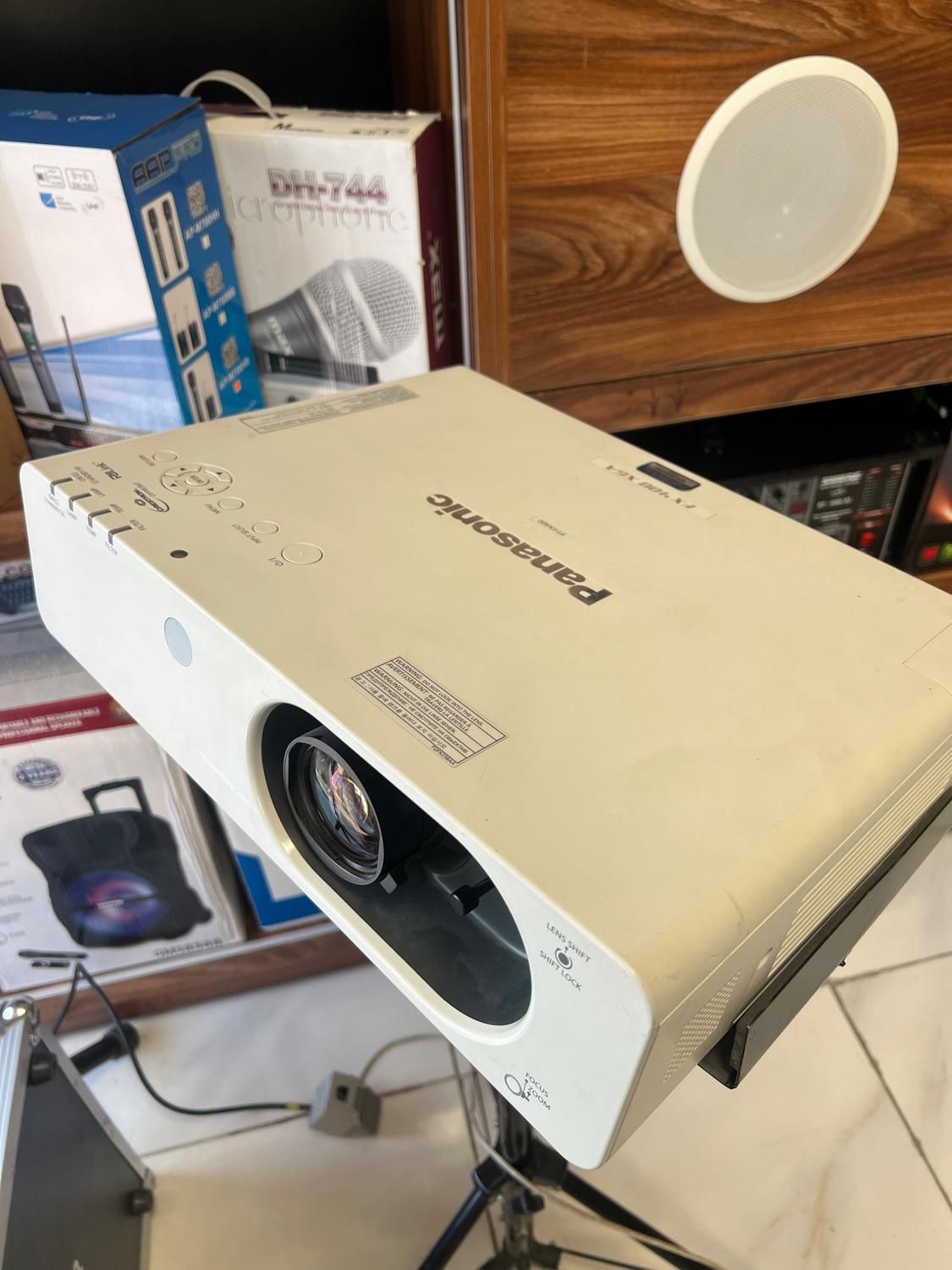 اجاره ویدیو پروژکتور و پرده|تلویزیون و پروژکتور|شیراز, معالی‌آباد|دیوار