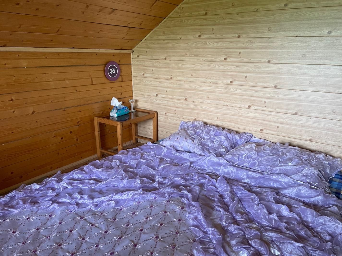 کلبه سوئدی جنگلی راشا|اجارهٔ کوتاه‌مدت ویلا و باغ|زیرآب, |دیوار