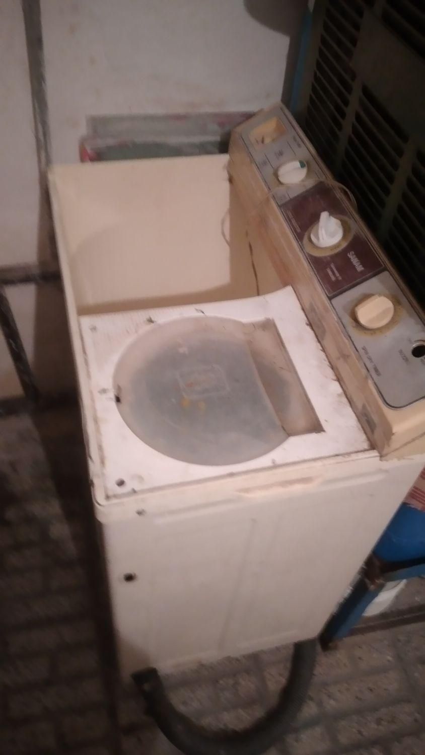 یک عدد ماشین لباس شویی|ماشین لباسشویی و خشک‌کن لباس|بروجرد, |دیوار