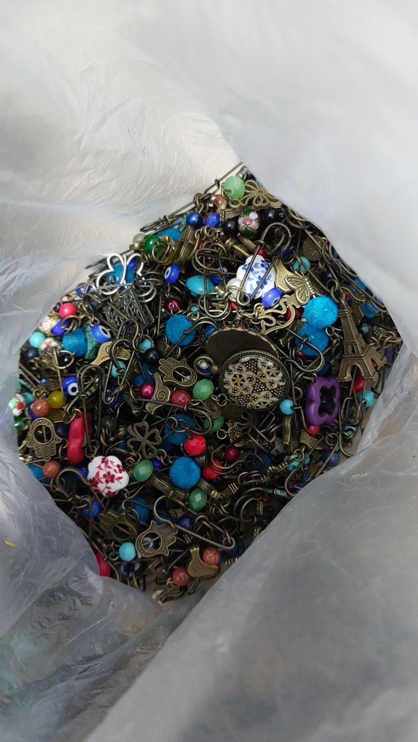 مقدارزیادی بدلیجات نونو دستبند آویز سنجاق سینه|بدلیجات|تهران, توحید|دیوار