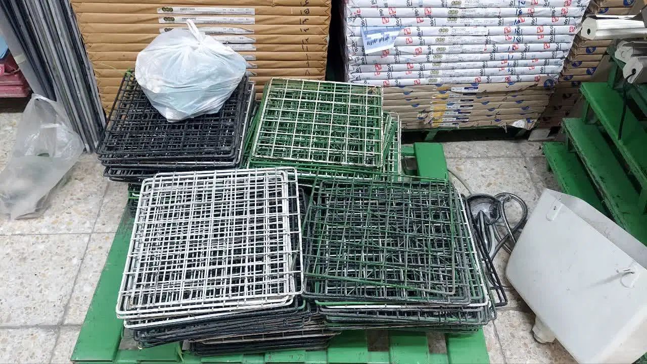 قفسه مشبک فلزی|کتابخانه، شلف، قفسه‌های دیواری|مشهد, راه آهن|دیوار