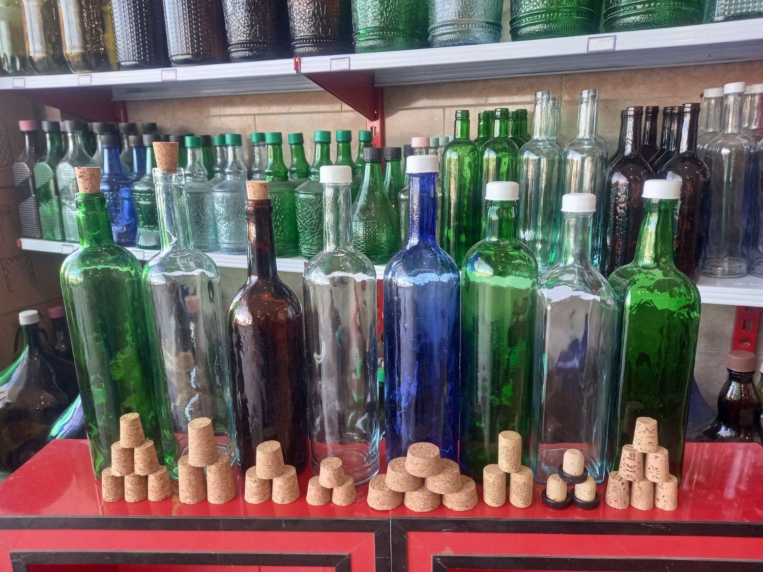 بطری شیشه ای ۱ لیتری|ظروف نگهدارنده، پلاستیکی، یک‌بارمصرف|اصفهان, باغ فدک|دیوار