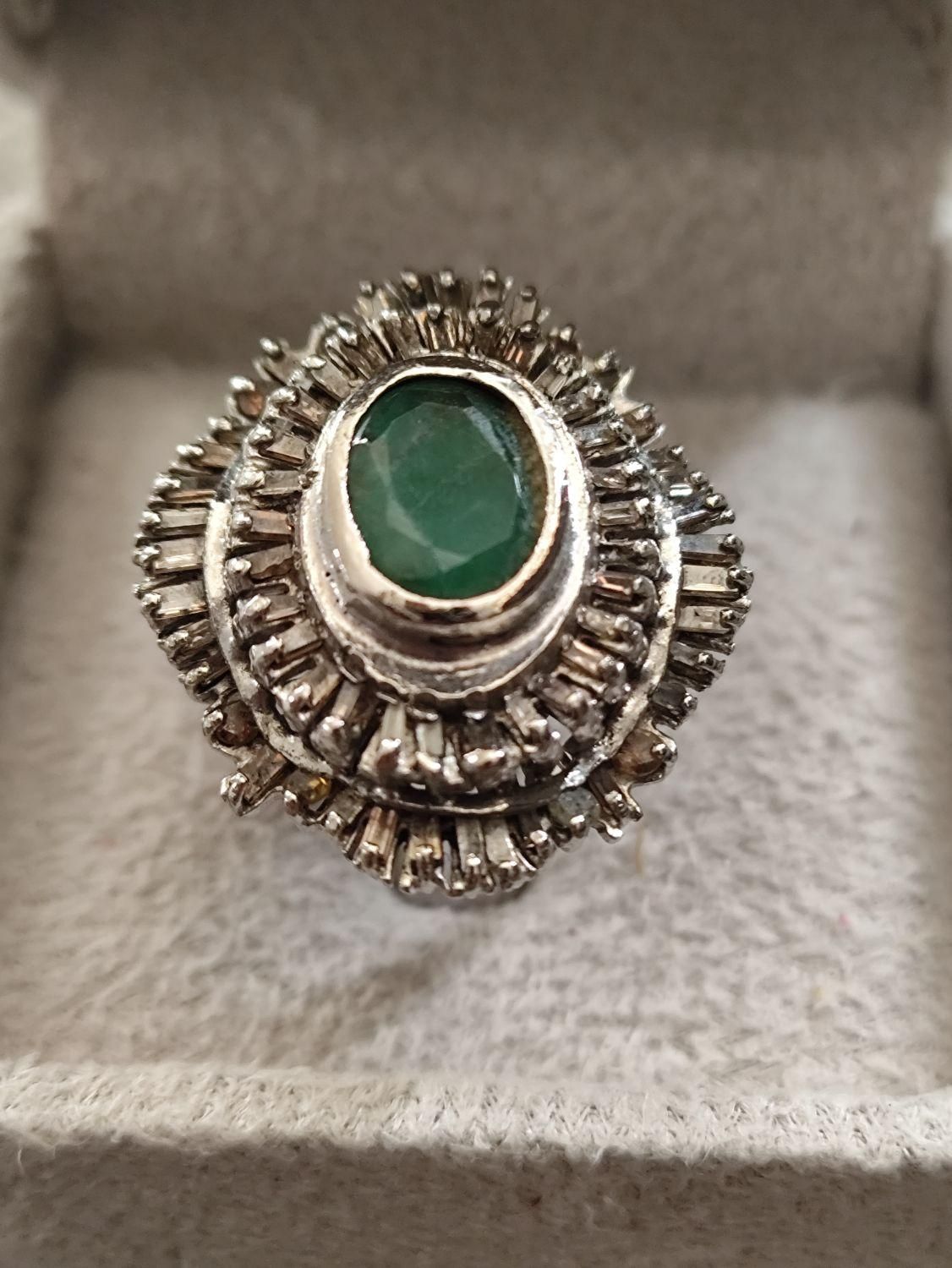 انگشتر زمرد و الماس طبیعی با قدمت بالا|جواهرات|شیراز, شریفآباد|دیوار