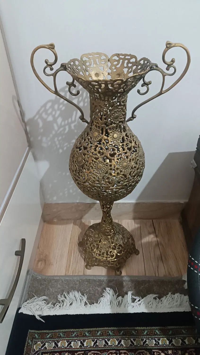آینه وشمعدان برنجی ویترین ساعت دیواری گلدان|بوفه، ویترین، کنسول|قرچک, شهرک الحدید|دیوار