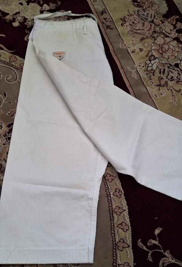 لباس رزمی کاراته .کاتا.|لباس|فسا, |دیوار