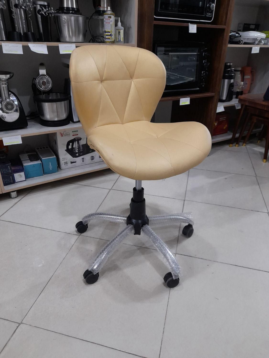 صندلی تابوره استادکار *آرایشگاه*ناخنکار اثاث مارکت|آرایشگاه و سالنهای زیبایی|سیرجان, |دیوار