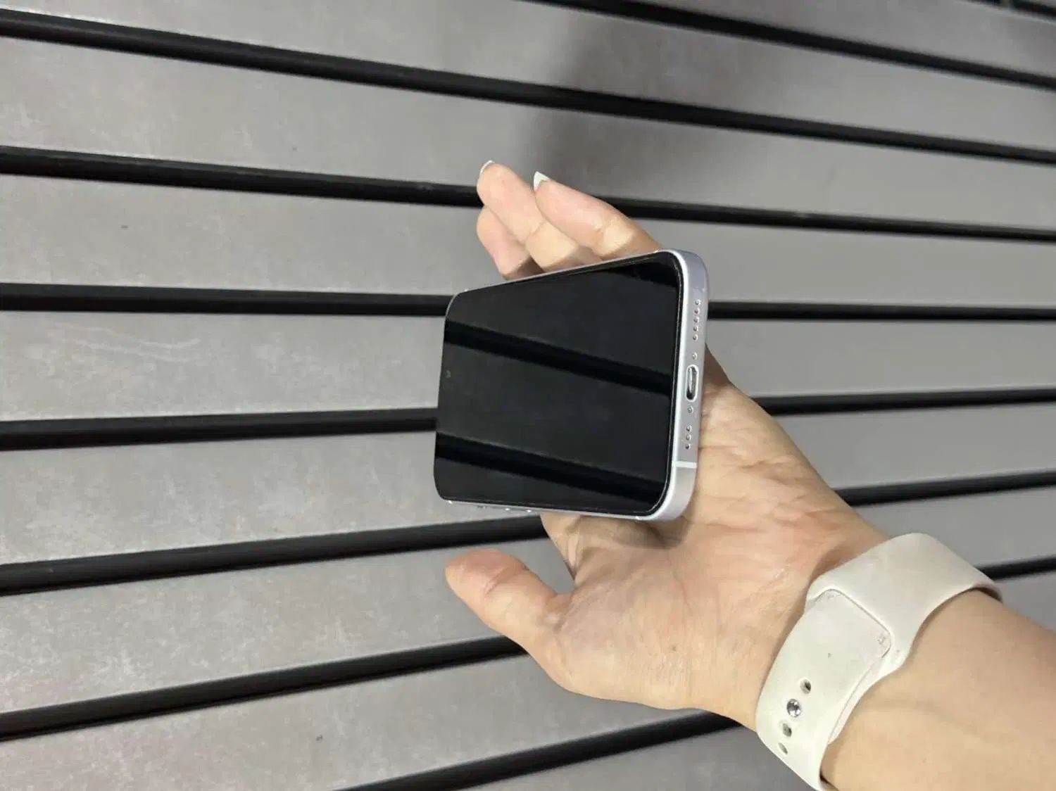 iPhone 13 Normal|موبایل|اصفهان, نقش جهان|دیوار