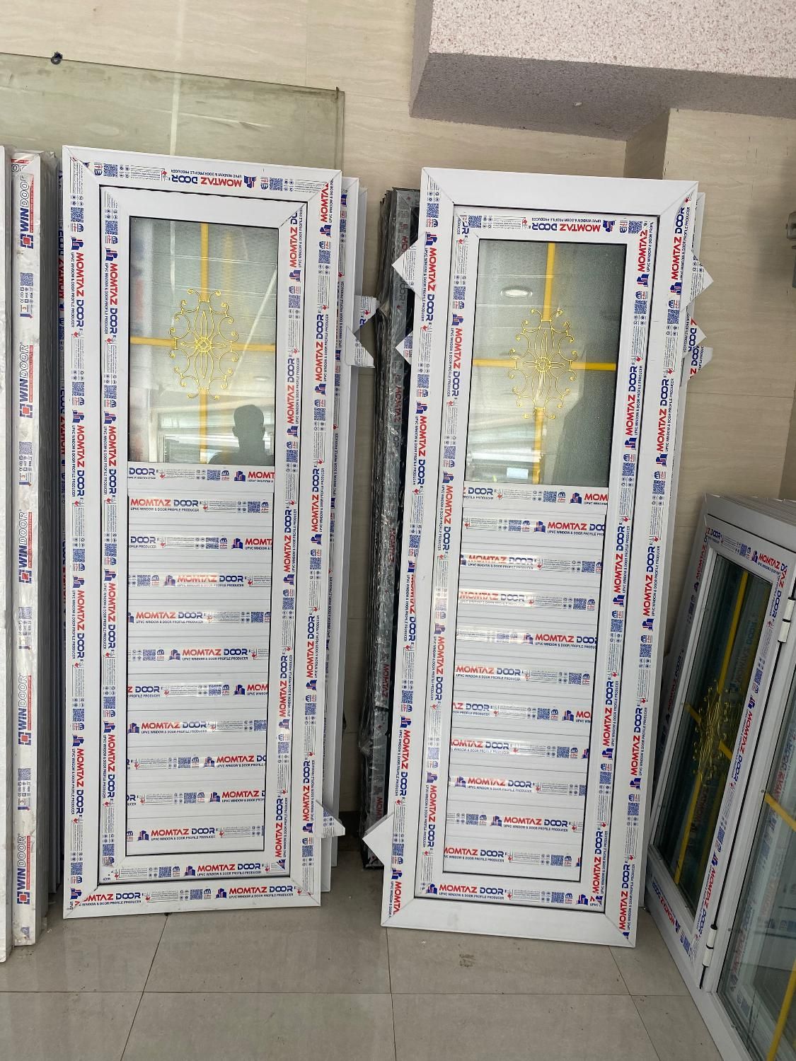 انواع درب پنجره دوجداره درب نفرو و ماشین رو|مصالح و تجهیزات ساختمان|لاهیجان, یوسف آباد|دیوار