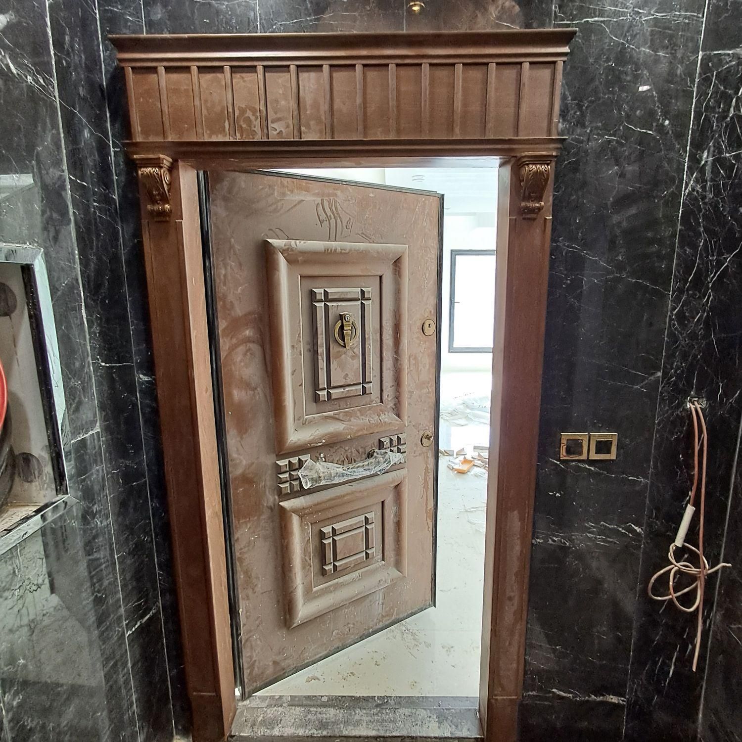 نصب / نصاب درب ضدسرقت در چوبی اتاق|خدمات پیشه و مهارت|بندرعباس, |دیوار