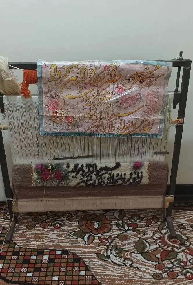 دار قالی و قالی کمی بافته شده به همراه تمام وسایل|لوازم خیاطی و بافتنی|اندیشه, اندیشه فاز ۲|دیوار