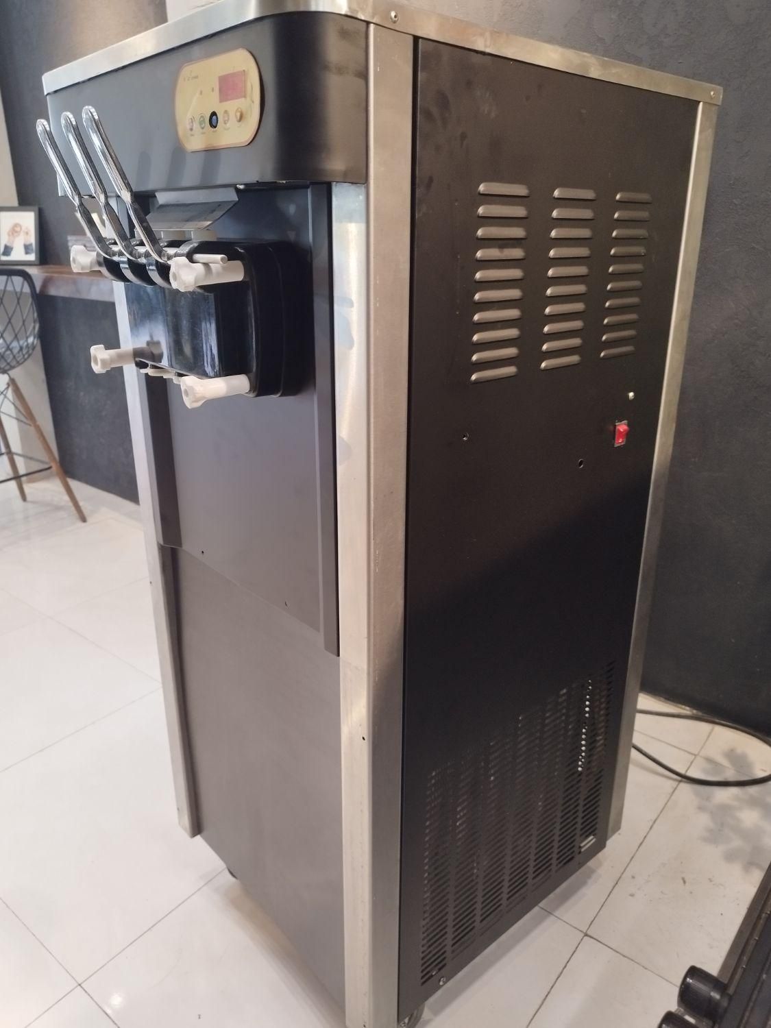 دستگاه بستنی قیفی|کافی‌شاپ و رستوران|بجنورد, |دیوار