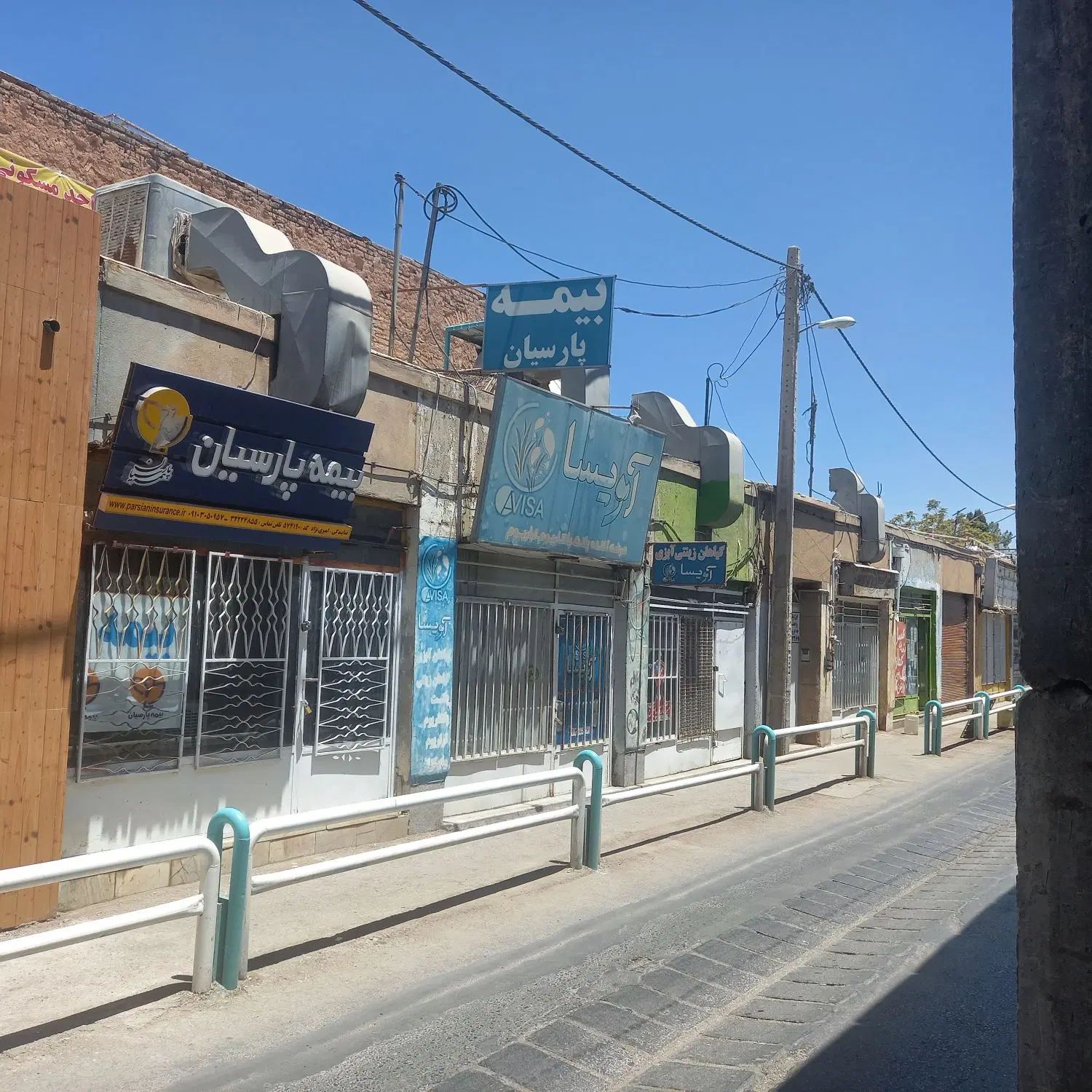 ۶ دهنه مغازه ۱۴۵/۲۵ متر مربع و مسکونی۳۰۷ متر مربع|فروش مغازه و غرفه|کرمان, |دیوار