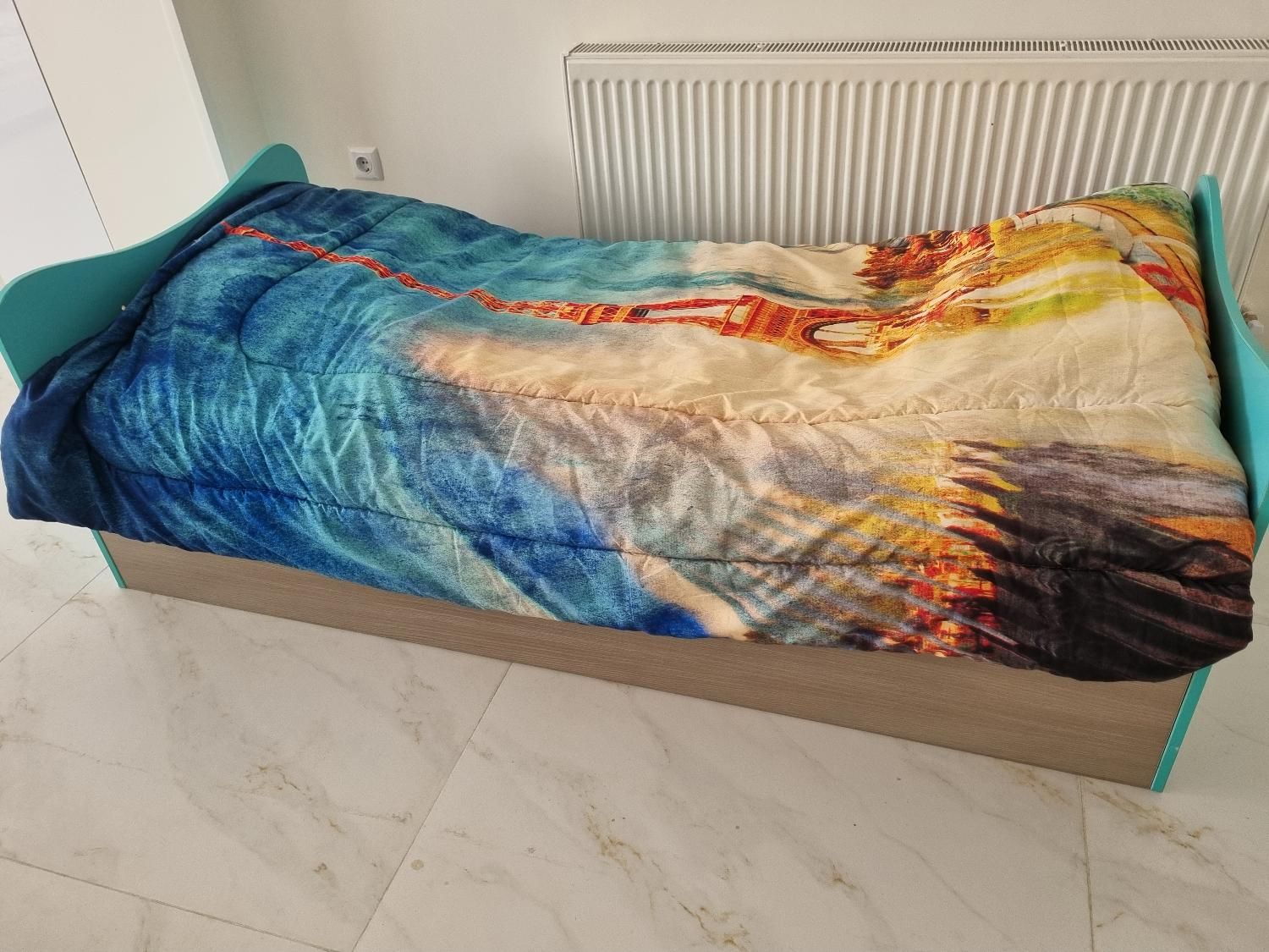 تخت نوجوان عرض ۹۰ دارای یک کشوی بزرگ زیر تخت.سالم.|تخت و سرویس خواب|قزوین, |دیوار