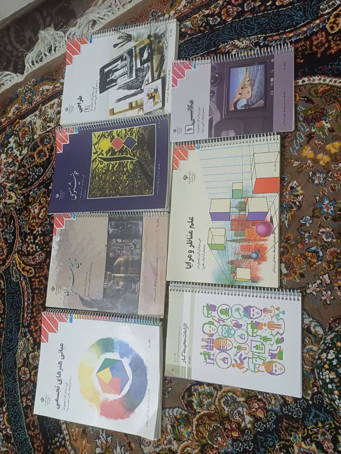 کتاب درسی هنرستان رشته گرافیک|کتاب و مجله آموزشی|کرج, کوی کارمندان جنوبی|دیوار