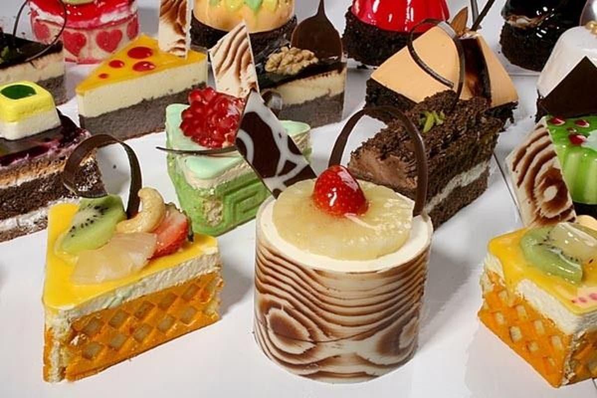 استخدام نیروی متخصص (آقا) جهت قنادی|استخدام خدمات فروشگاه و رستوران|خرم‌آباد, |دیوار