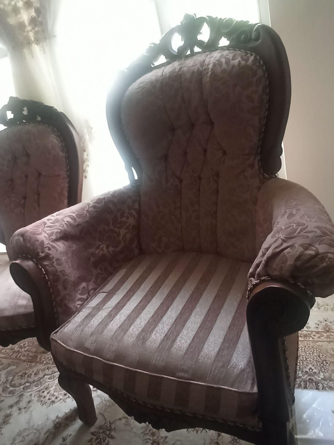 مبلمان استیل چوب گردو سالم بدون شکستگی|مبلمان خانگی و میز عسلی|اصفهان, ملک‌شهر|دیوار