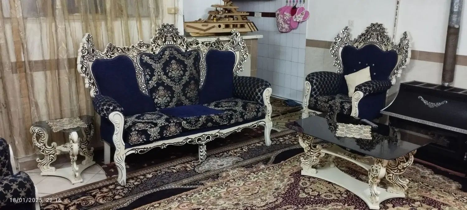 مبلمان سلطنتی۷نفره همراه سه عددمیزعسلی سالم وتمیز|مبلمان خانگی و میز عسلی|شهریار, شهرک بهاران (ویره)|دیوار
