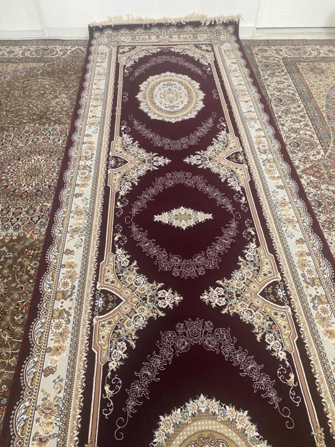 فرش ماشینی زمینه زرشکی عرض 1.5 متر و طول 5 متر|فرش|تهران, سردارجنگل|دیوار