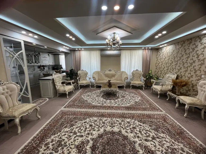 فروش مبل استیل ۹ نفره کلاسیک همراه با جلو مبلی|مبلمان خانگی و میز عسلی|همدان, |دیوار