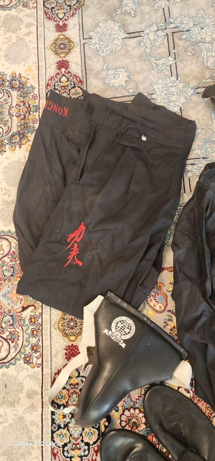 وسایل و تجهیزات کامل کنگفو سایز 5 و لباس کاراته|تجهیزات ورزشی|بروجن, |دیوار