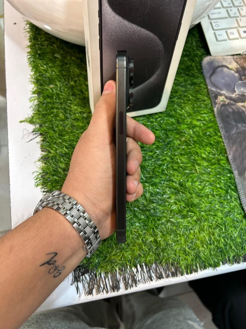 اپل iPhone 15 Pro Max باحافظهٔ۲۵۶گیگابایت باریجستر|موبایل|کرج, کوی امامیه|دیوار