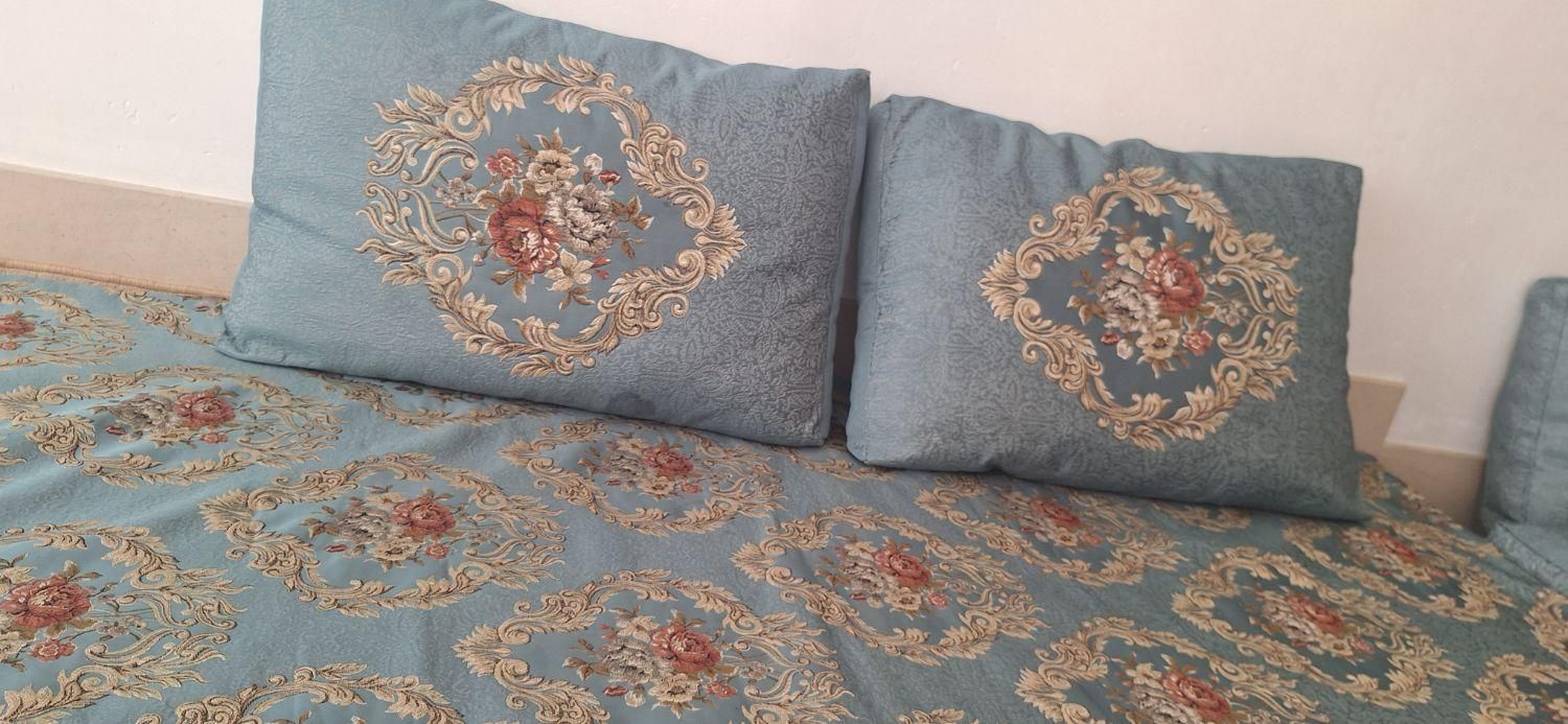 روبالشی و رو تشک مهمان|رختخواب، بالش، پتو|قم, آذر (نکویی)|دیوار