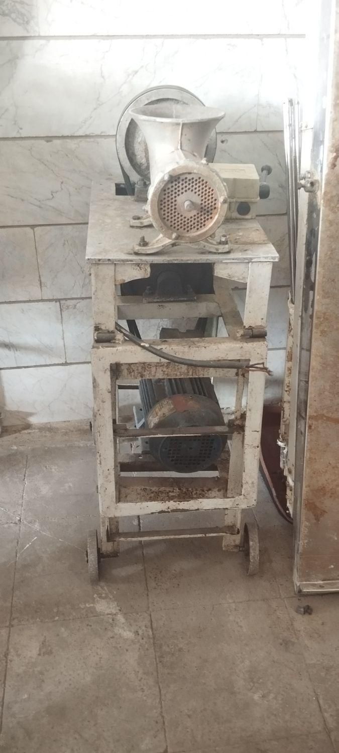 چرخ گوشت صنعتی ۳۲ قصابی قنادی رستوران فست فود|کافی‌شاپ و رستوران|تهران, شهرک فردوس|دیوار