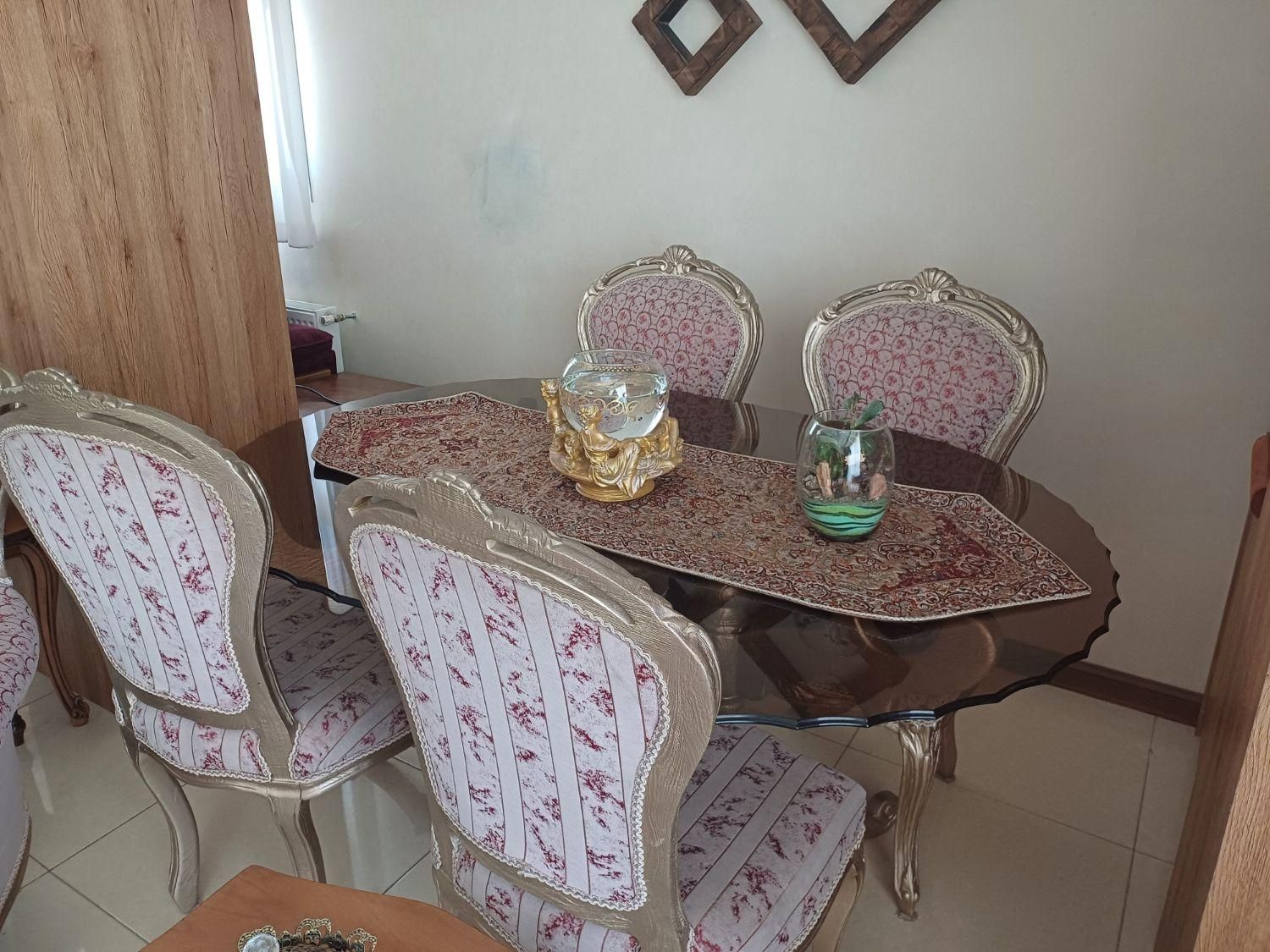 مبلمان ۸ نفره همراه با میز ناهارخوری ۶ نفره|مبلمان خانگی و میز عسلی|اصفهان, کوی گلزار|دیوار