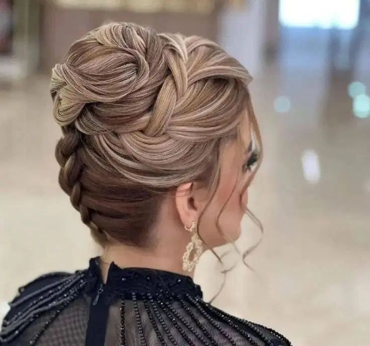 آموزش صفر تا صد میکاپ و شینیون (ویژه بانوان)|خدمات آرایشگری و زیبایی|مشهد, احمدآباد|دیوار