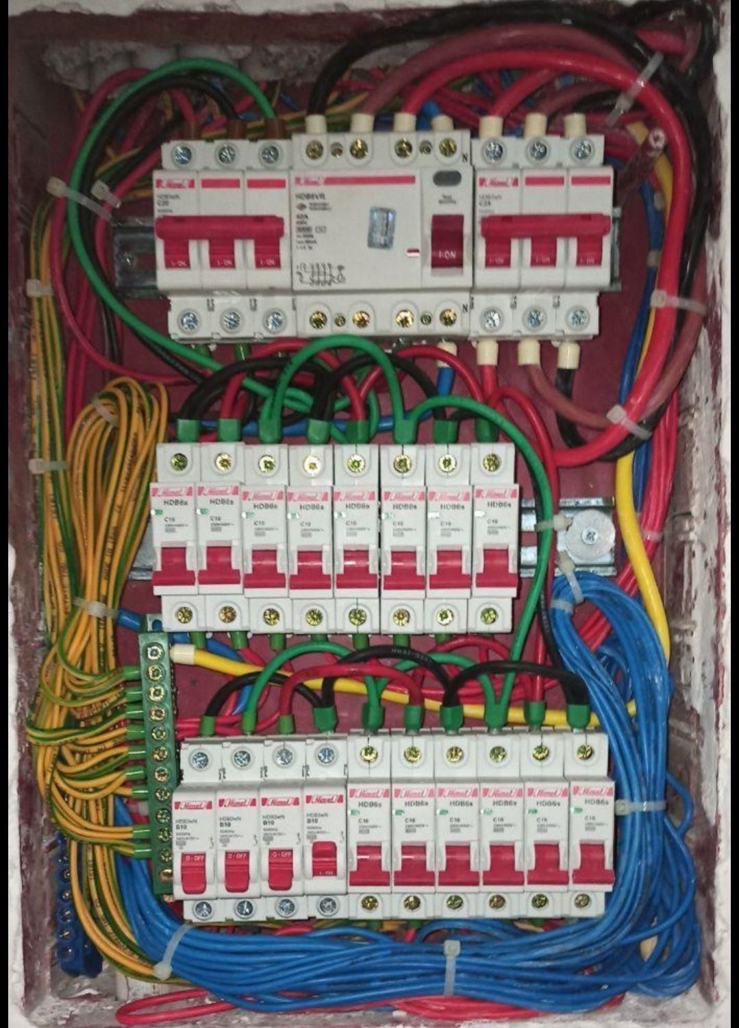 برقکاری .سیم کشی .نصب لوستر وپیمانکاری|خدمات پیشه و مهارت|کیش, |دیوار