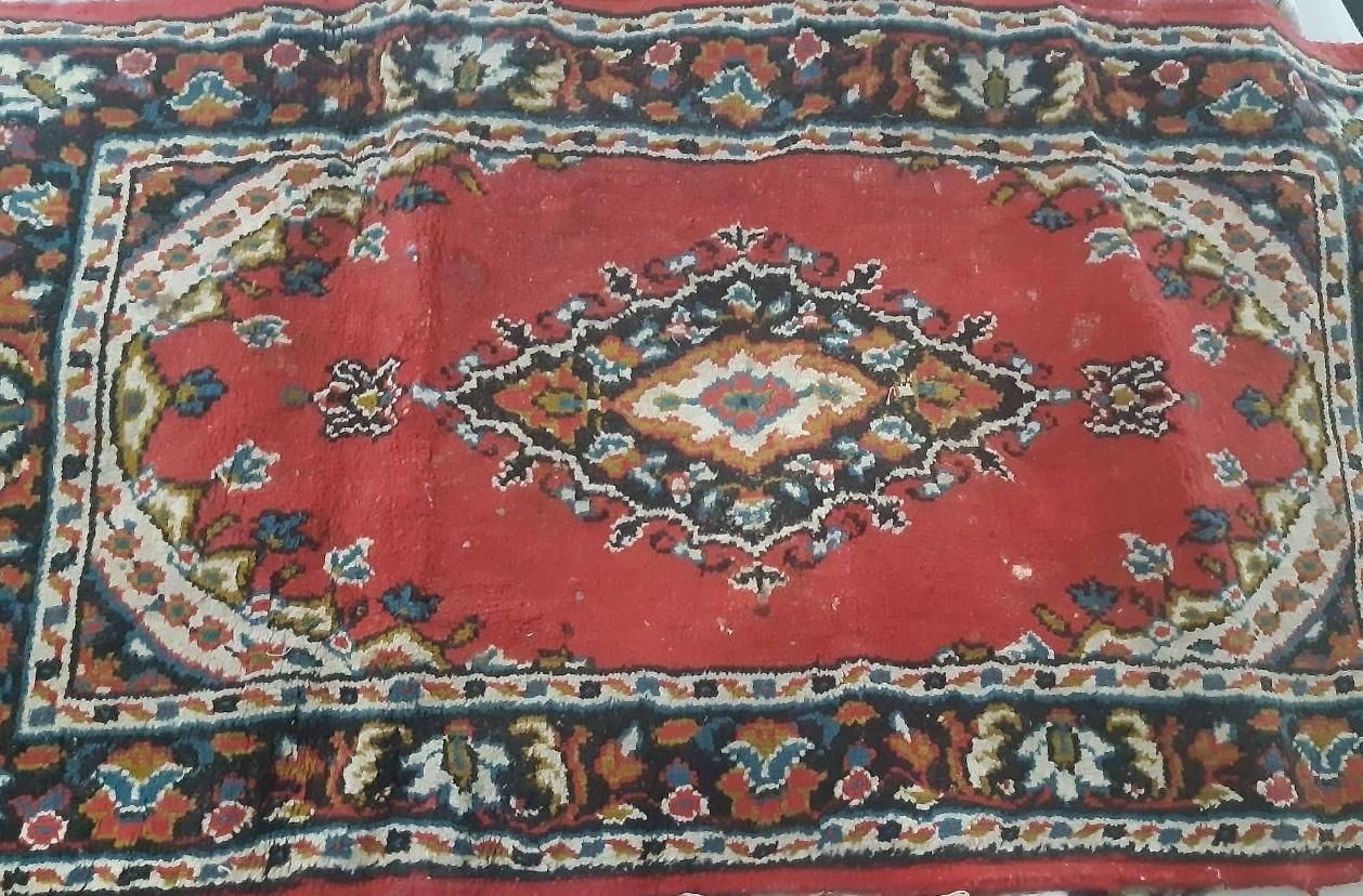 قالیچه.پادری،تلفن.چهارپایه.جاادویه مسافرتی|آب‌چکان و نظم‌دهنده ظروف|بندر ماهشهر, |دیوار