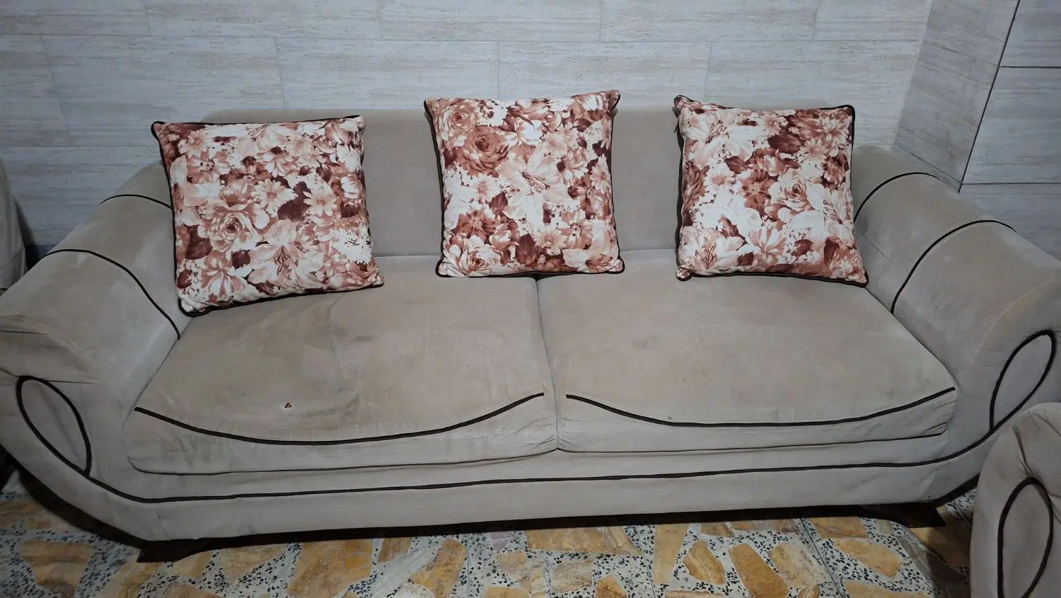 مبل ۷ نفر با قیمت مناسب فقط و فقط ۳۰۰۰۰۰۰۰ میلیون|مبلمان خانگی و میز عسلی|رشت, پل تالشان|دیوار