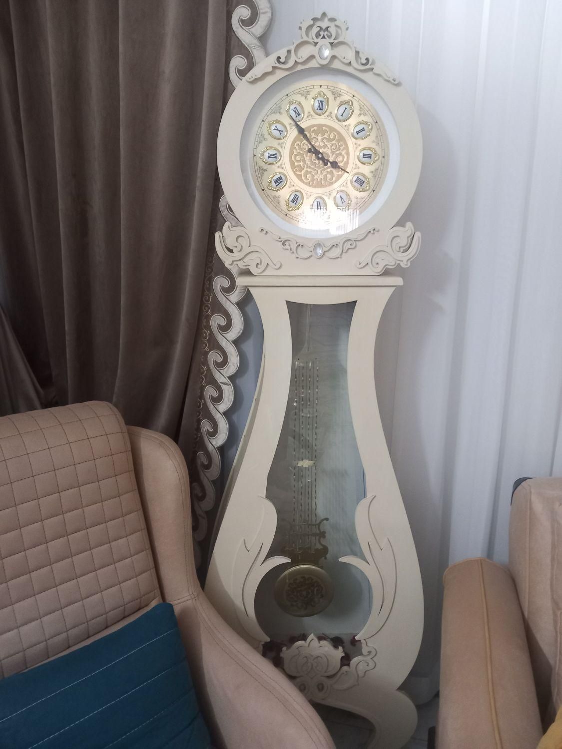 ساعت ایستاده کاملا سالم ونو|ساعت دیواری و تزئینی|لنگرود, |دیوار