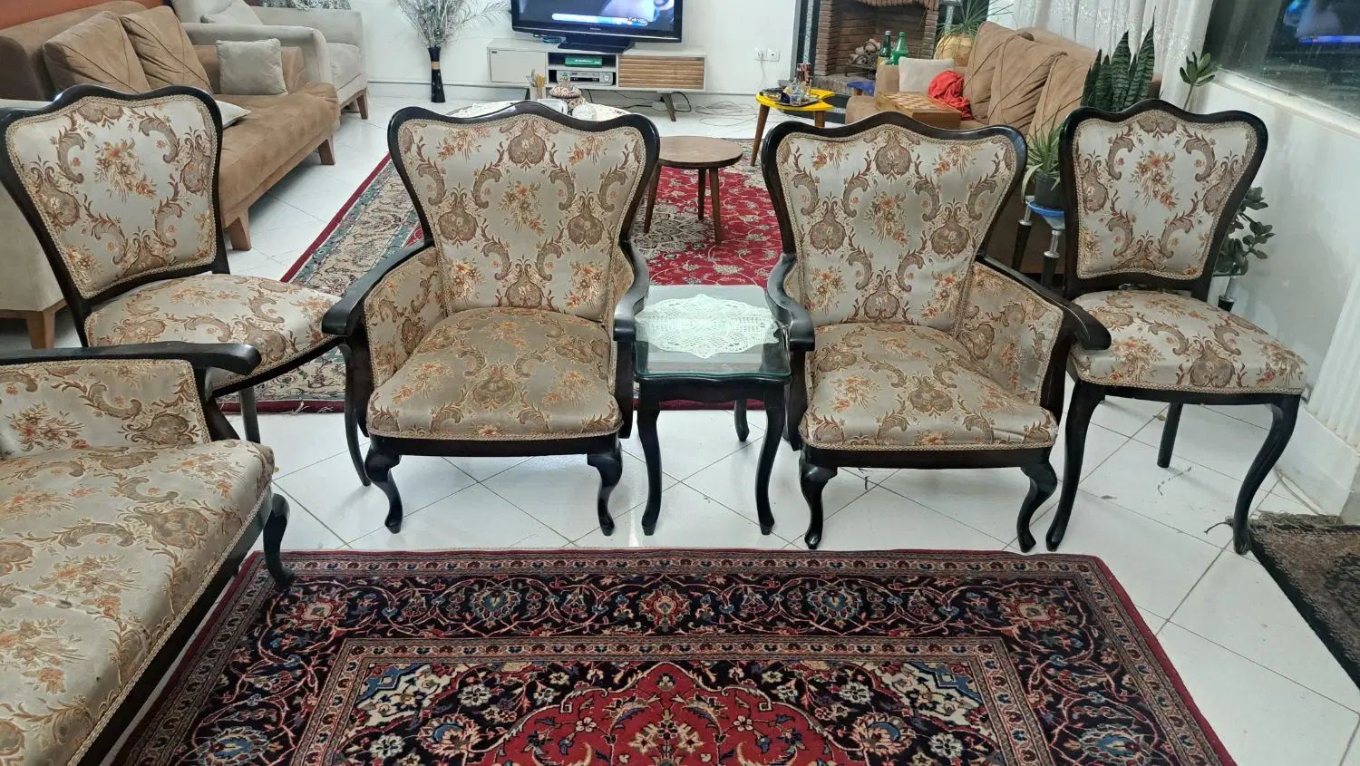 مبل ۷ نفره کلاسیک فرانسوی + ۲ میزبان|مبلمان خانگی و میز عسلی|کرج, عظیمیه|دیوار