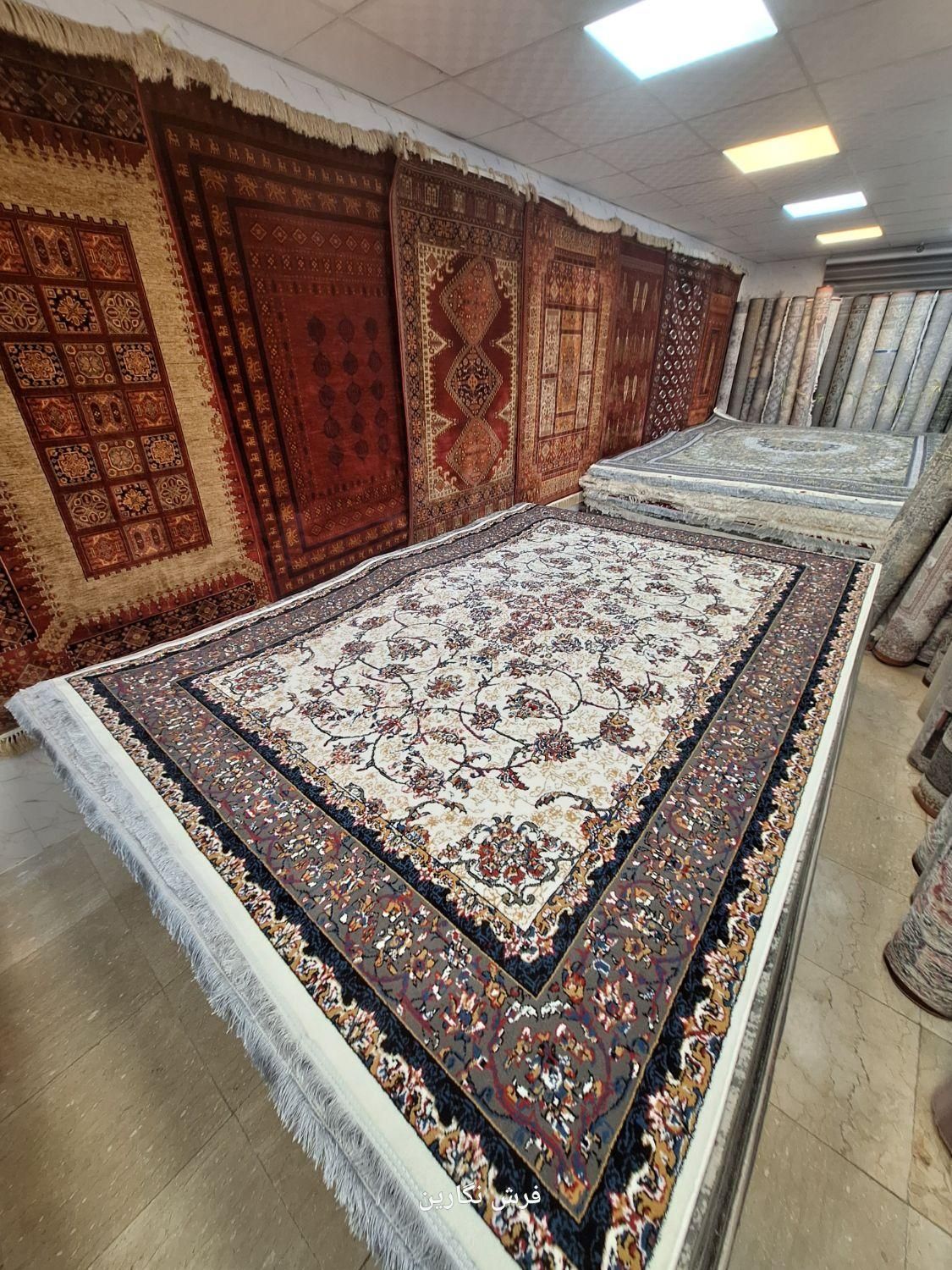 فرش ۹ متری اصفهان کارینا سورمه انبار اصلی|فرش|مشهد, امیر|دیوار