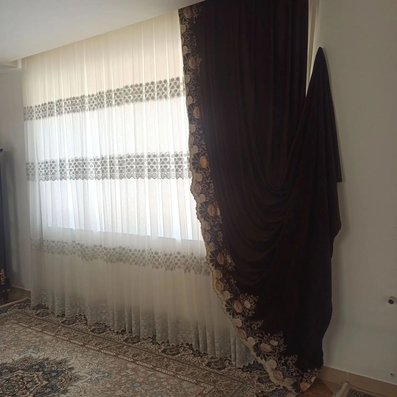 دو عدد پرده سه متری در حد نو با شال پرده مخمل|پرده، رانر، رومیزی|کرمانشاه, |دیوار