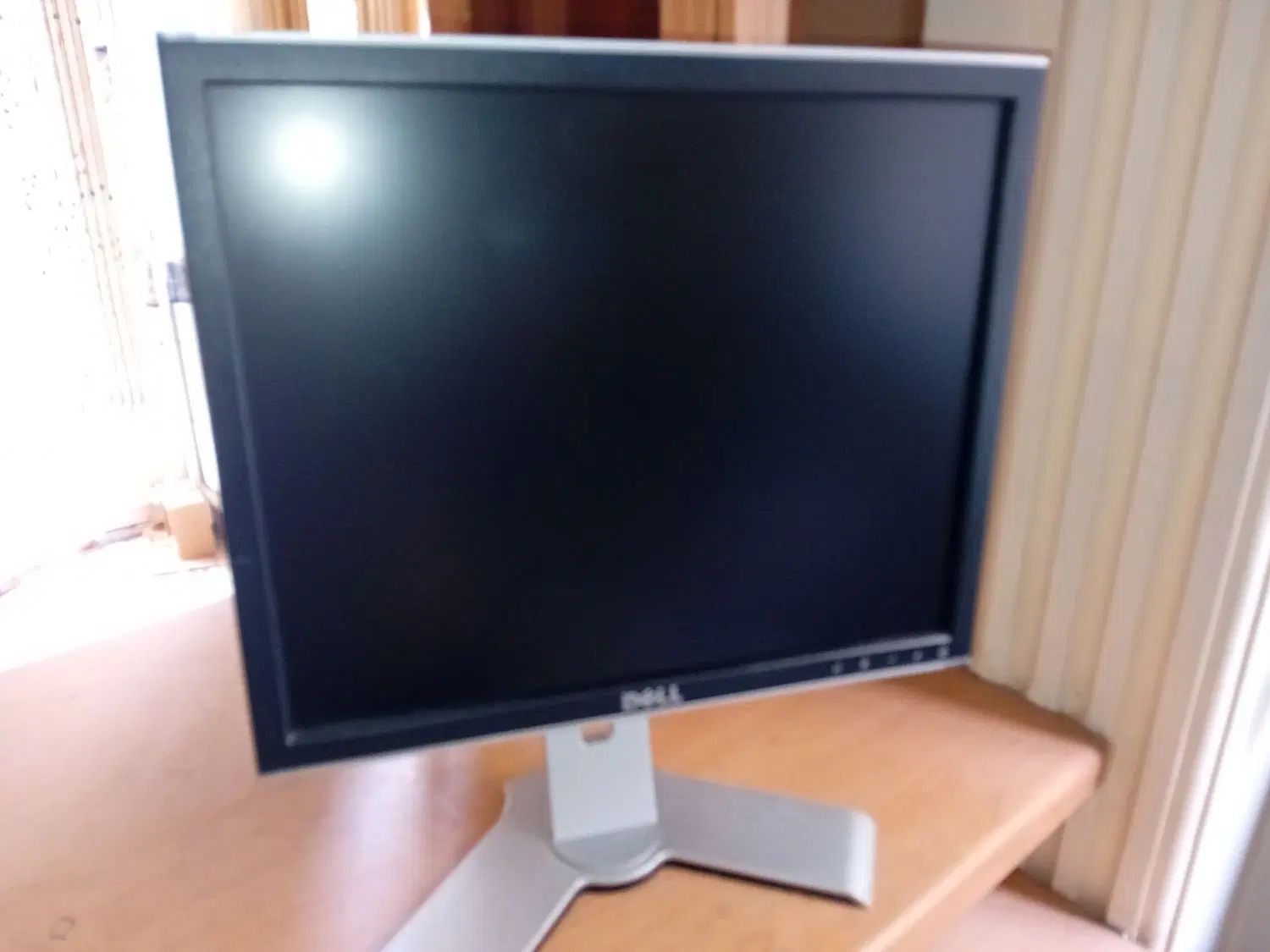 مانیتور 17 LCD دل و سامسونگ پایه متحرک صفحه چرخشی|قطعات و لوازم جانبی رایانه|تهران, نیروی هوایی (پیروزی)|دیوار
