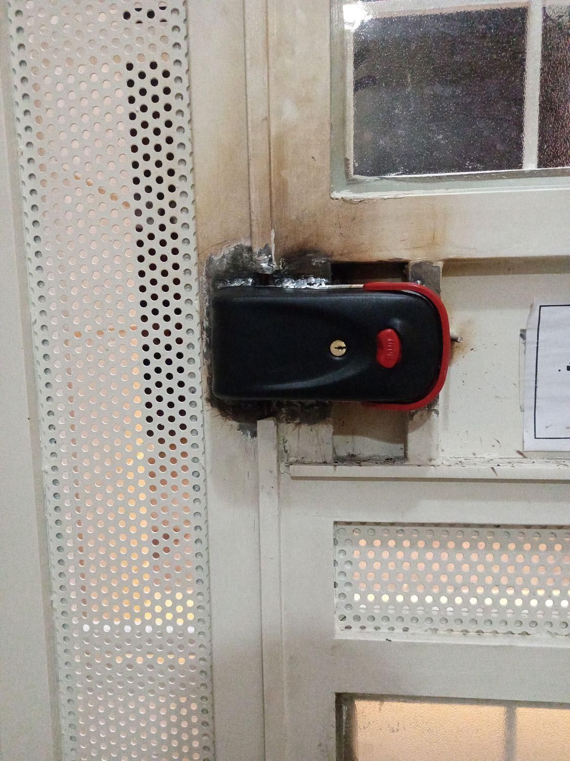 نصب قفل برقی و آرامبند|خدمات پیشه و مهارت|شیراز, شهرک گلستان|دیوار